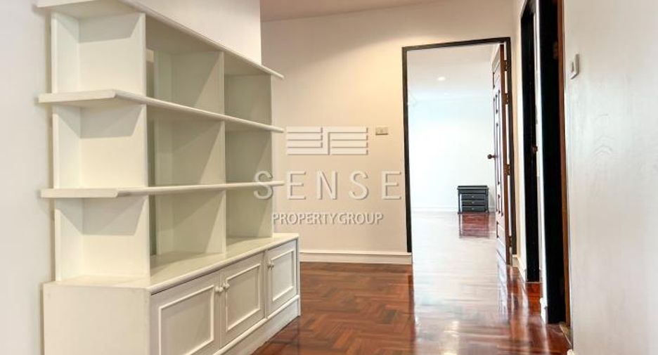 For rent 3 bedrooms condo in Khlong Toei, Bangkok