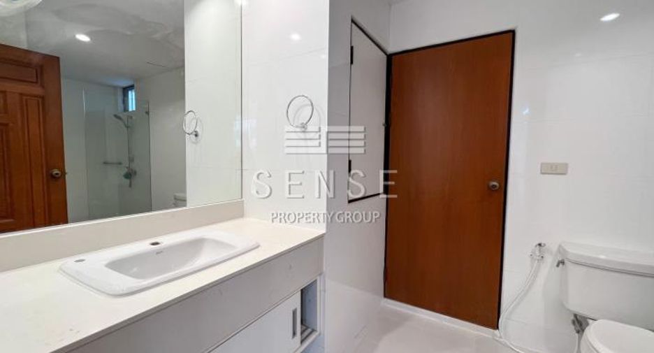 For rent 3 bedrooms condo in Khlong Toei, Bangkok