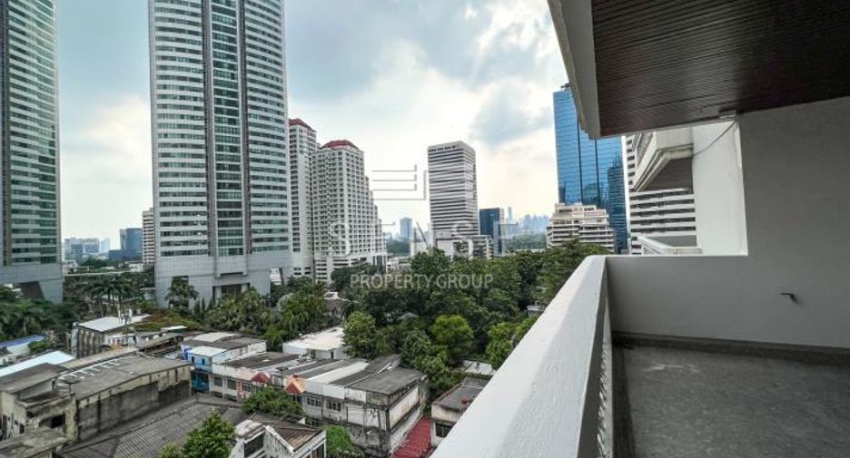 For rent 3 bedrooms condo in Khlong Toei, Bangkok