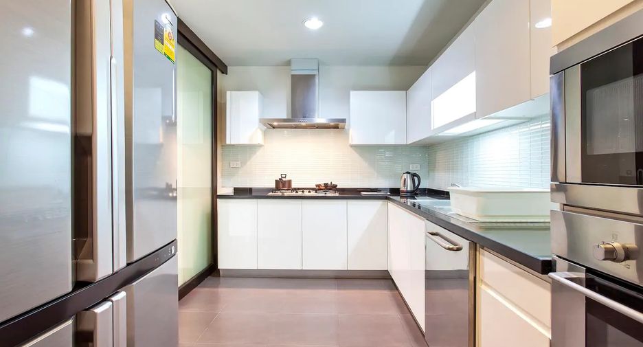 For rent 2 bedrooms house in Watthana, Bangkok