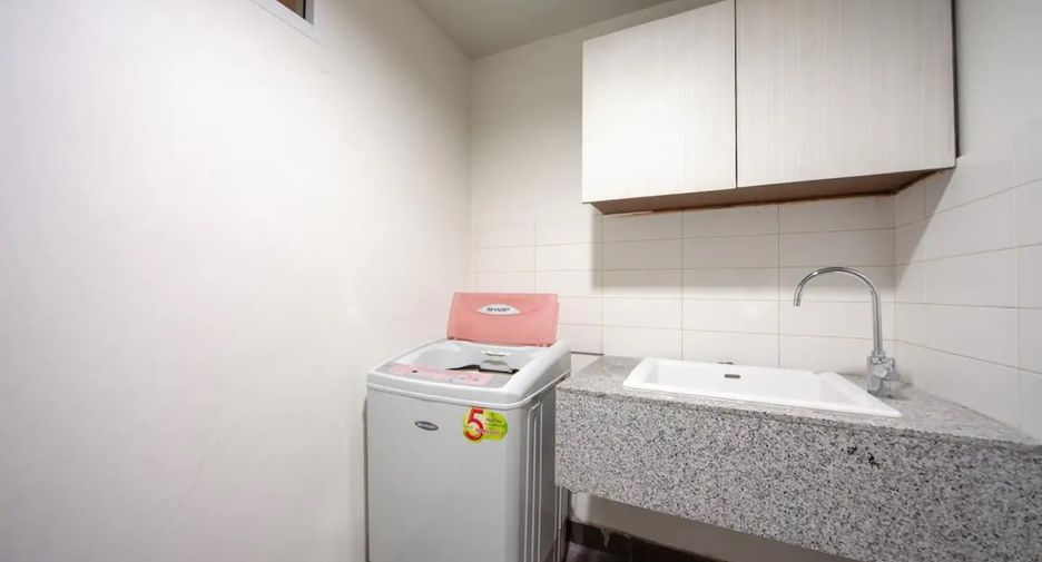 For rent 2 bedrooms house in Watthana, Bangkok