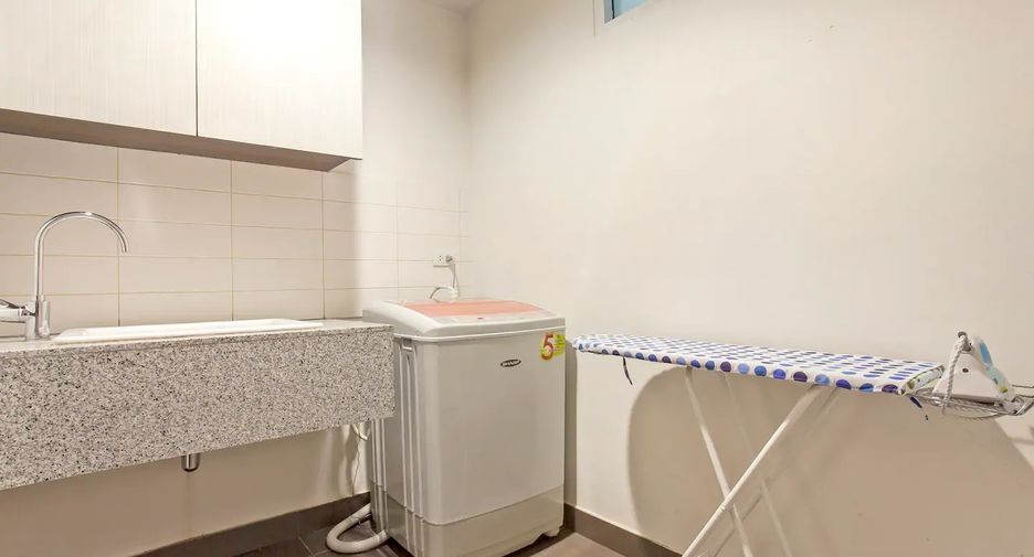 For rent 2 bedrooms house in Watthana, Bangkok
