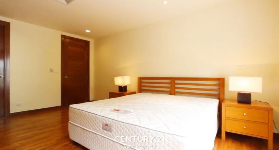 For rent 3 bedrooms condo in Sathon, Bangkok