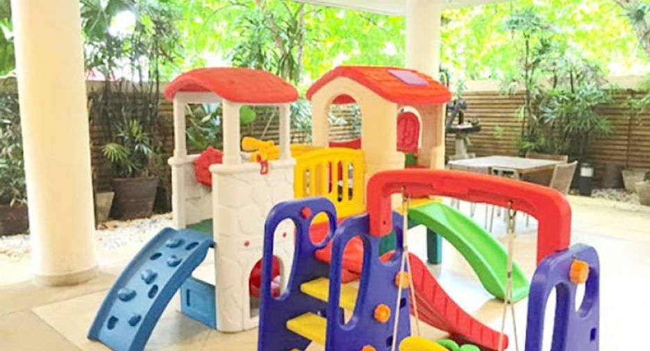 For rent 3 bedrooms condo in Sathon, Bangkok