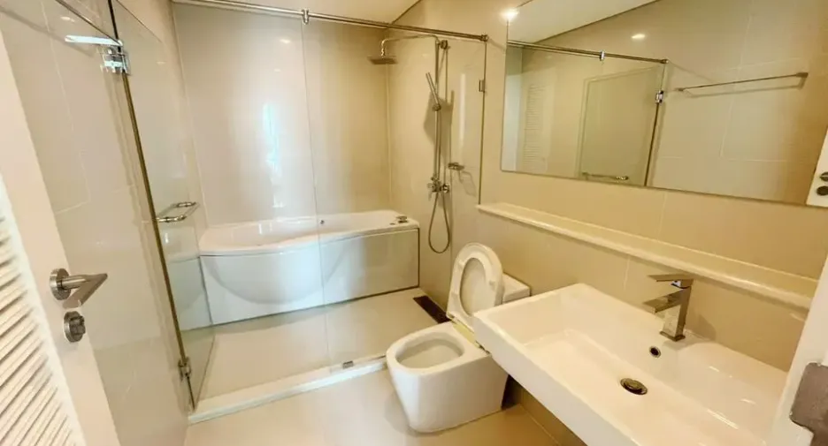 For rent 4 bedrooms condo in Watthana, Bangkok