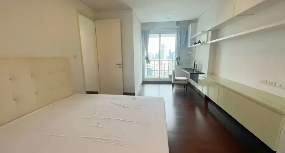 For rent 4 bedrooms condo in Watthana, Bangkok