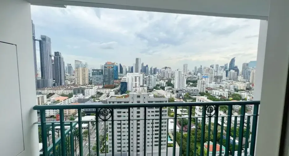 For rent 4 bedrooms condo in Watthana, Bangkok
