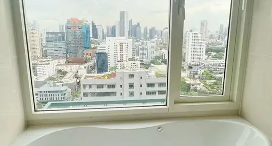 For rent 4 bedrooms condo in Watthana, Bangkok