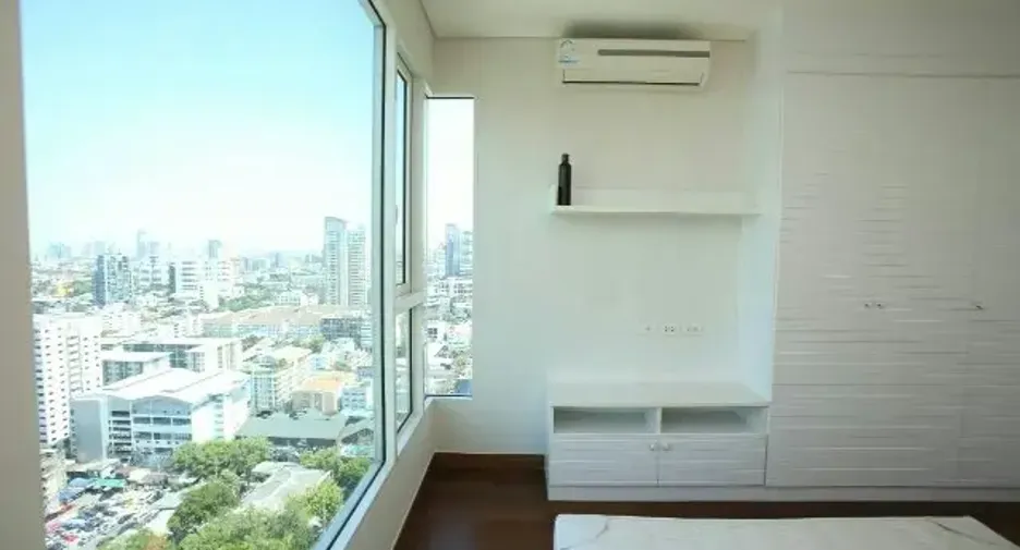 For rent 4 bedrooms condo in Watthana, Bangkok