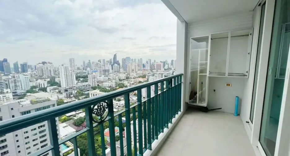 For rent 4 bedrooms condo in Watthana, Bangkok