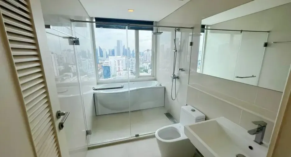For rent 4 bedrooms condo in Watthana, Bangkok