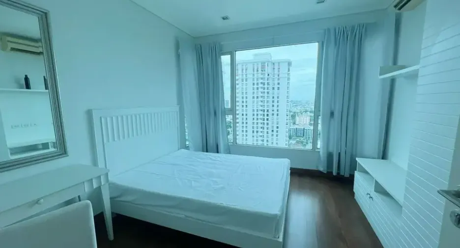 For rent 4 bedrooms condo in Watthana, Bangkok
