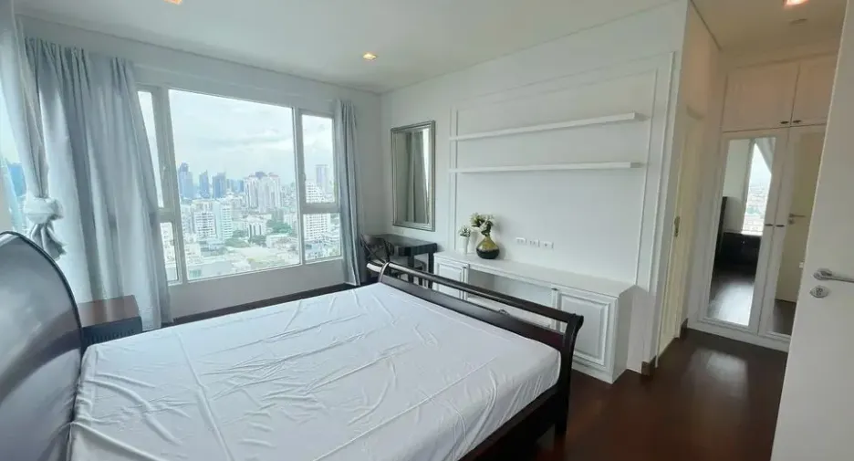 For rent 4 bedrooms condo in Watthana, Bangkok