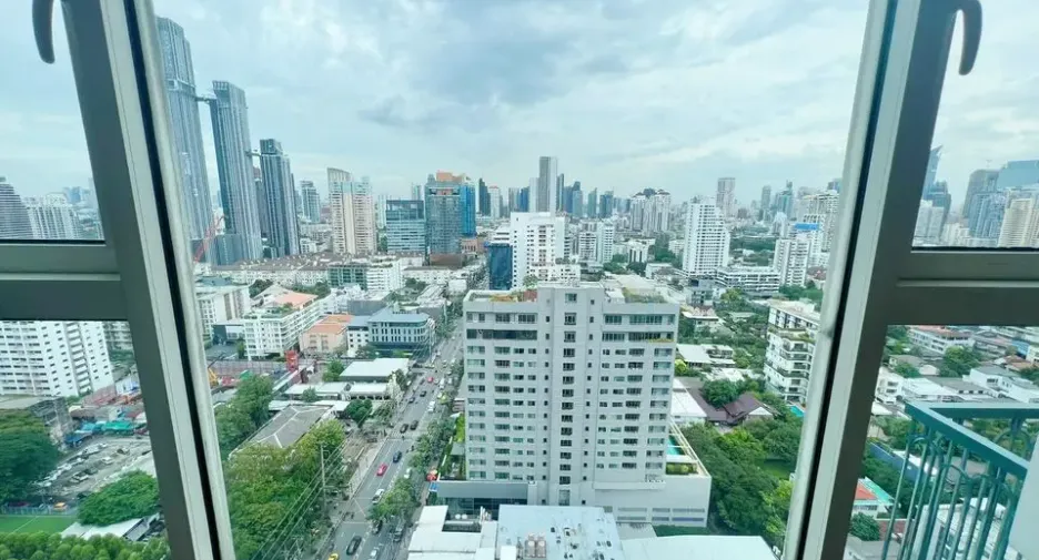For rent 4 bedrooms condo in Watthana, Bangkok