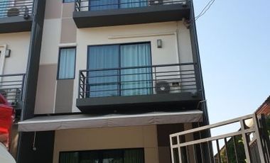 出售 3 卧室 联排别墅 在 Chatuchak, 曼谷