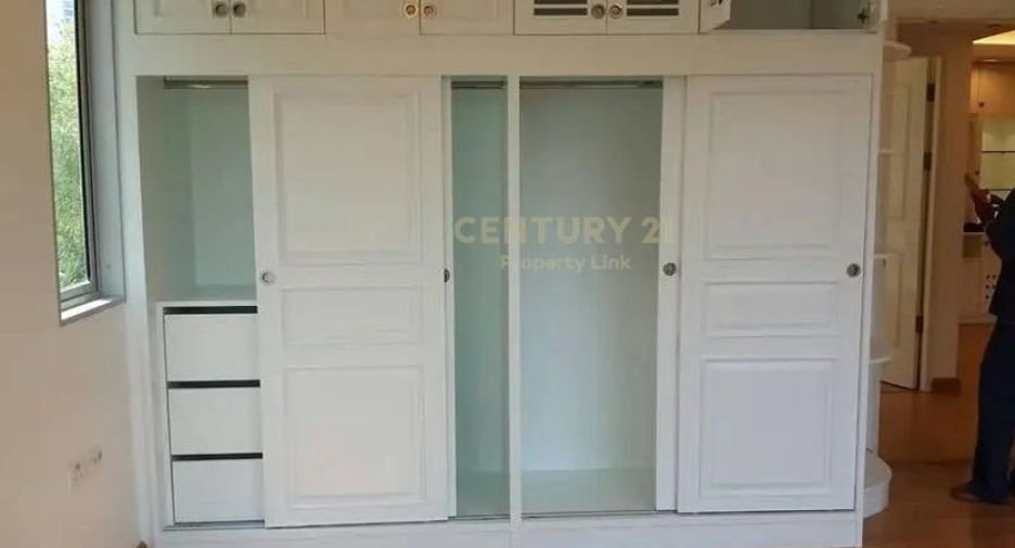 For sale 2 bedrooms condo in Huai Khwang, Bangkok