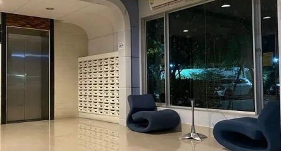 For sale 2 bedrooms condo in Huai Khwang, Bangkok