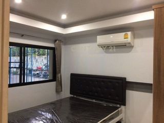 Reihenhaus zur Miete mit 5 Zimmer in Huai Khwang, Bangkok