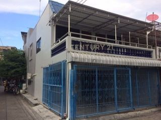 Reihenhaus zur Miete mit 5 Zimmer in Huai Khwang, Bangkok