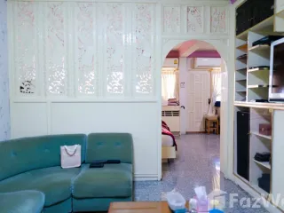 For sale 5 bed townhouse in Khlong Toei, Bangkok