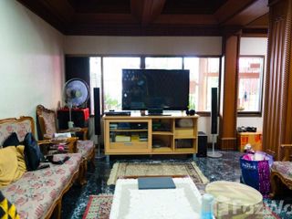 For sale 5 Beds townhouse in Khlong Toei, Bangkok