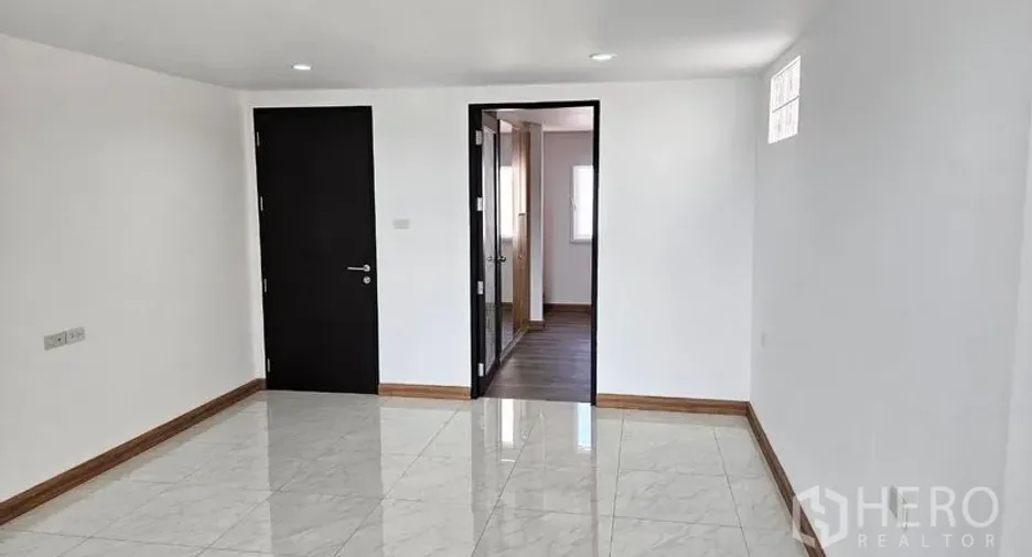 For rent office in Phra Khanong, Bangkok