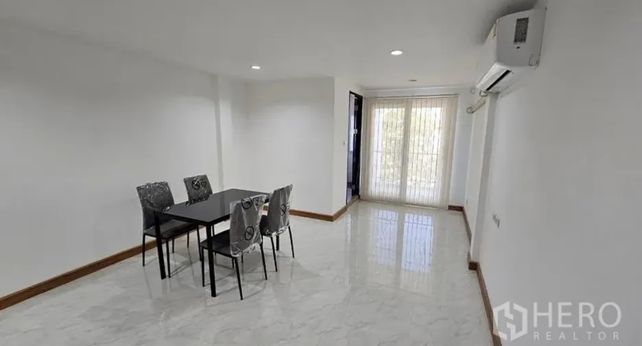 For rent office in Phra Khanong, Bangkok