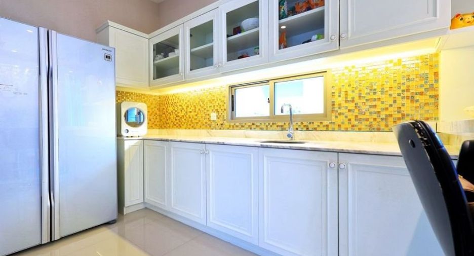 For sale 5 bedrooms house in Bang Khae, Bangkok