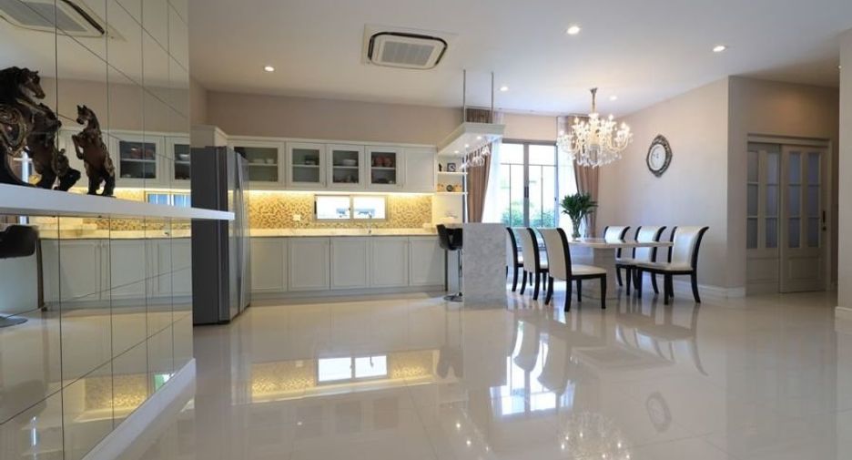 For sale 5 bedrooms house in Bang Khae, Bangkok