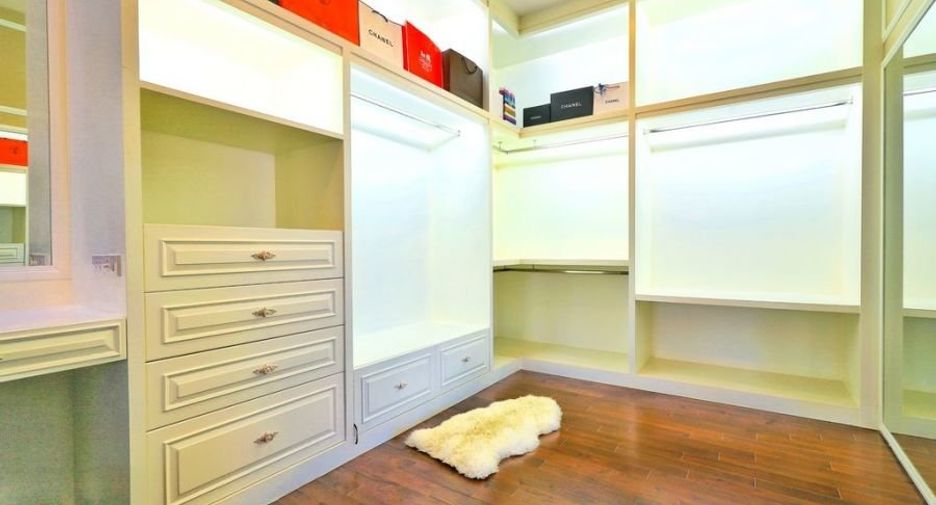 For sale 5 bedrooms house in Bang Khae, Bangkok