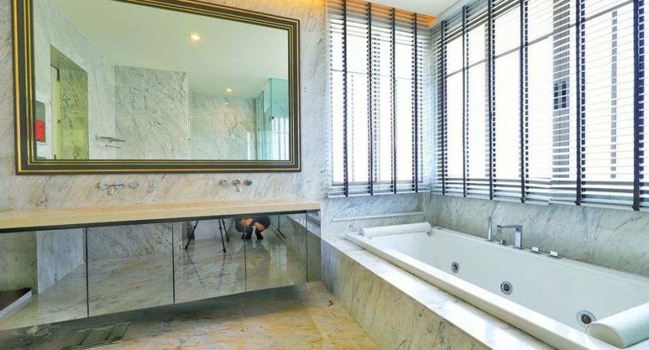 For sale 5 bedrooms house in Bang Khae, Bangkok