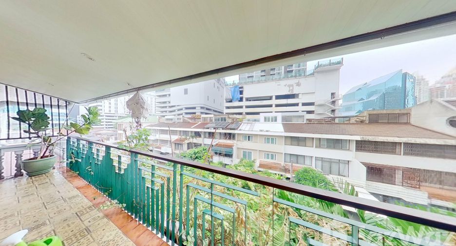 For sale 5 Beds townhouse in Sathon, Bangkok