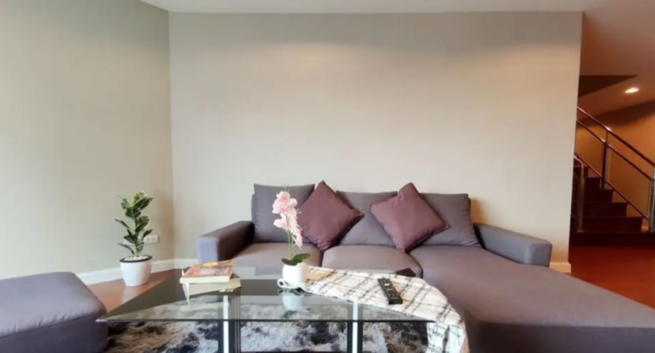 For rent 4 bed condo in Huai Khwang, Bangkok