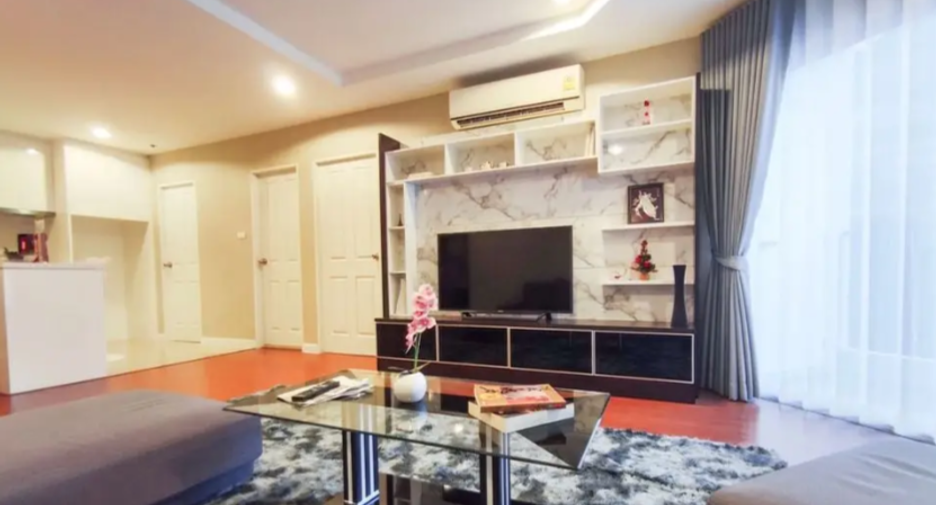 For rent 4 bed condo in Huai Khwang, Bangkok
