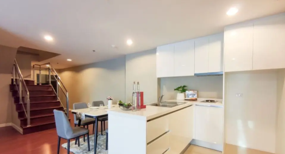 For rent 4 bed condo in Huai Khwang, Bangkok