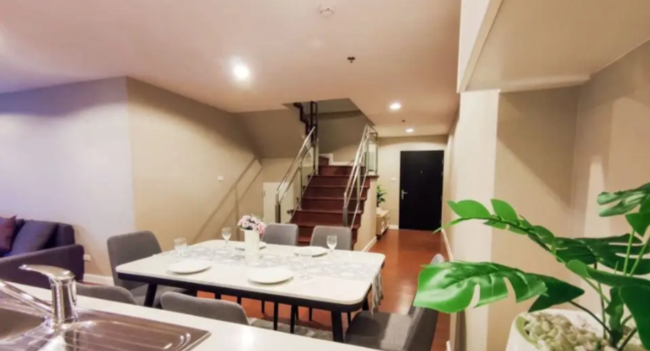 For rent 4 bed condo in Huai Khwang, Bangkok