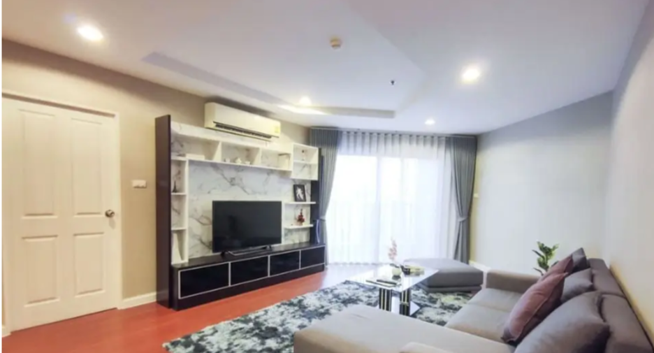 For rent 4 bed condo in Huai Khwang, Bangkok