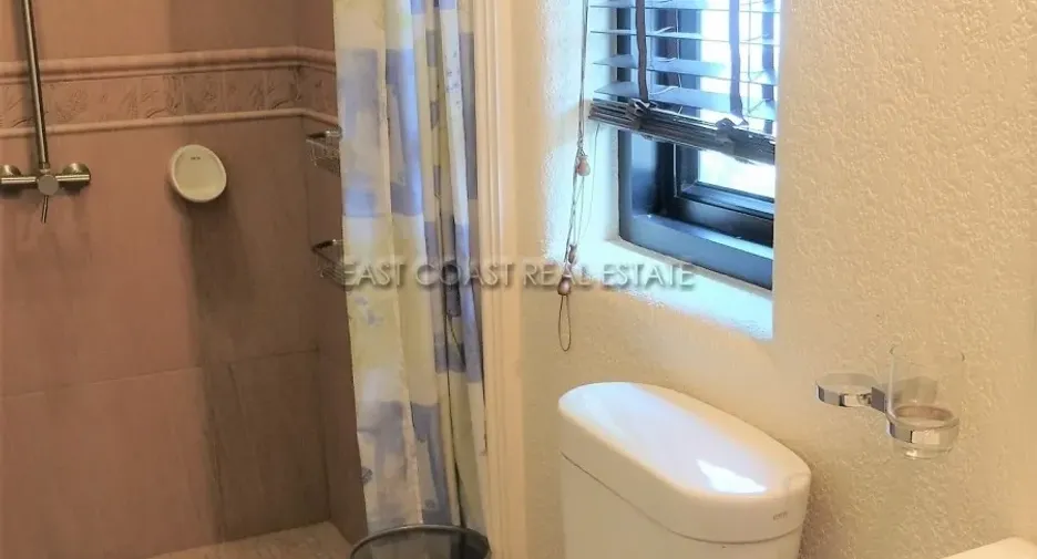 For rent and for sale 6 bedrooms house in Bang Lamung, Chonburi