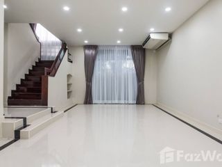 For rent 7 bed townhouse in Watthana, Bangkok