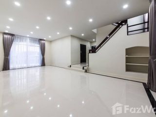 For rent 7 bed townhouse in Watthana, Bangkok