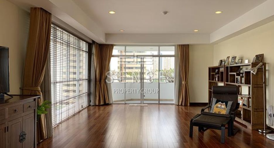 For sale 3 bedrooms condo in Watthana, Bangkok