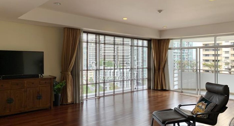 For sale 3 bedrooms condo in Watthana, Bangkok
