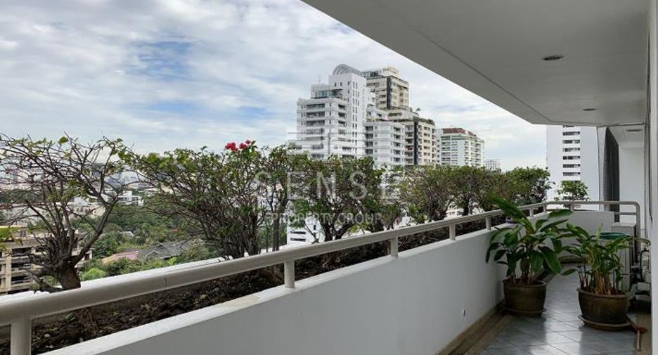 For sale 3 bedrooms condo in Watthana, Bangkok