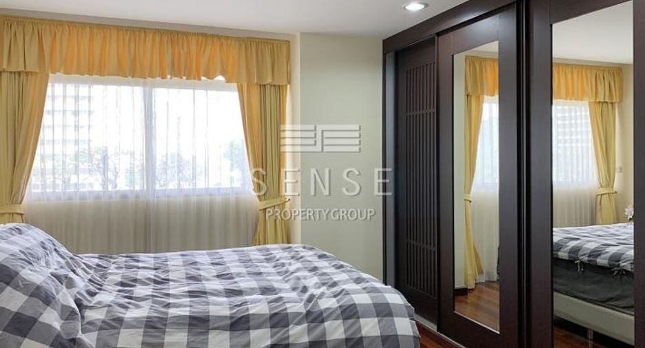 For sale 3 bedrooms condo in Watthana, Bangkok