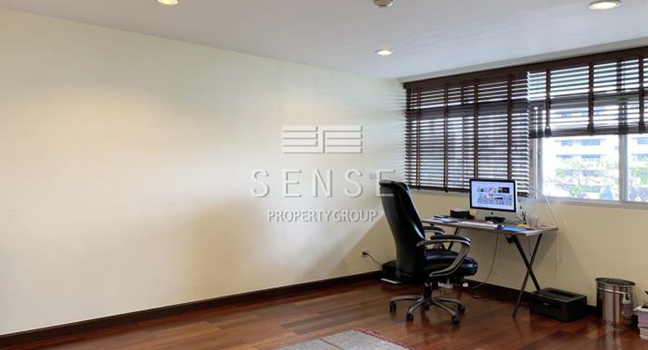 For sale 3 bedrooms condo in Watthana, Bangkok