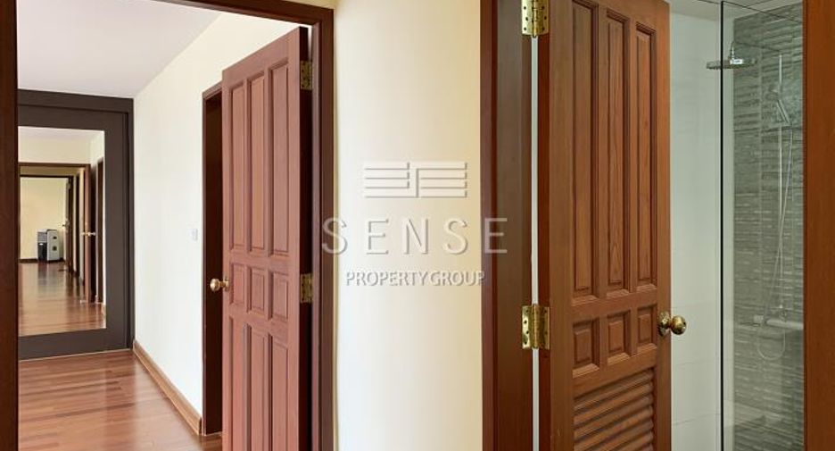For sale 3 bedrooms condo in Watthana, Bangkok
