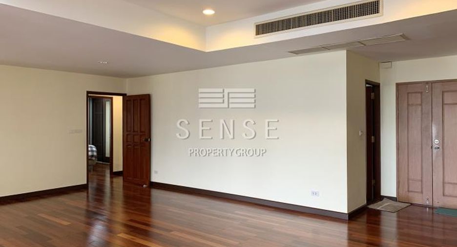For sale 3 bedrooms condo in Watthana, Bangkok