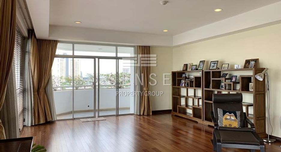 For sale 3 bedrooms condo in Watthana, Bangkok
