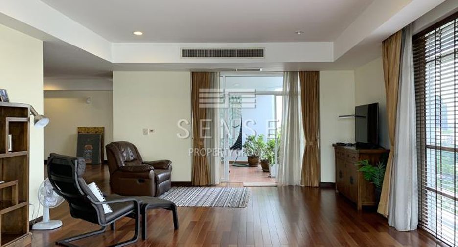For sale 3 bedrooms condo in Watthana, Bangkok