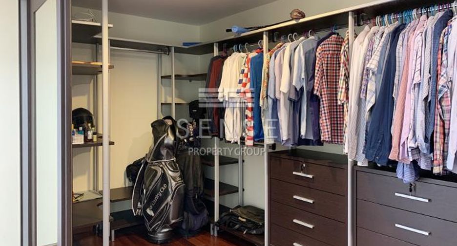 For sale 3 bedrooms condo in Watthana, Bangkok
